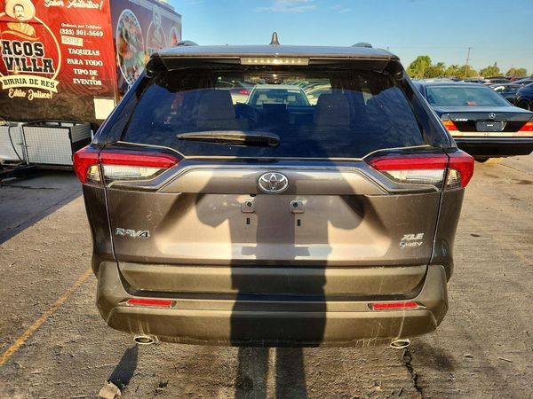 2025 TOYOTA RAV4 XLE