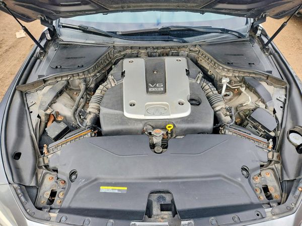 2015 INFINITI Q50 — Engine bay