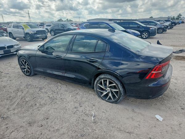 2019 VOLVO S60 Momentum