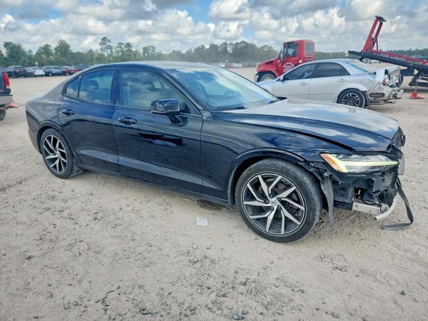 2019 VOLVO S60 Momentum