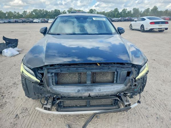 2019 VOLVO S60 Momentum