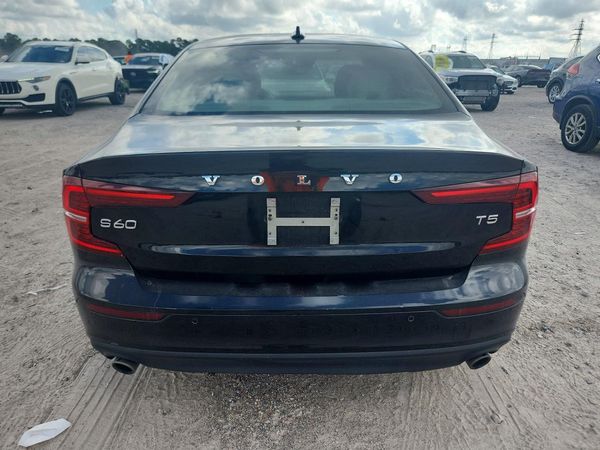 2019 VOLVO S60 Momentum