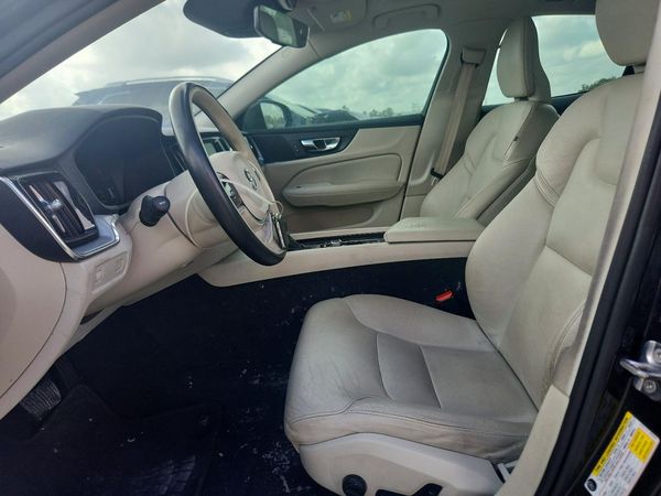 2019 VOLVO S60 Momentum