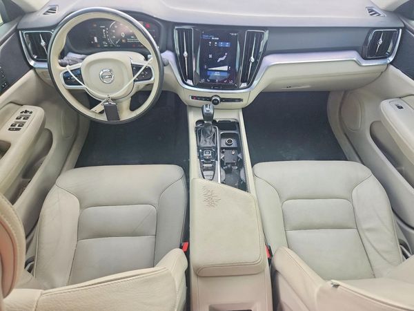2019 VOLVO S60 Momentum