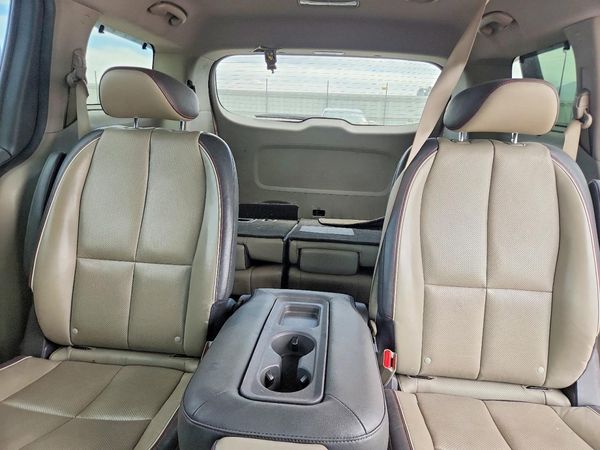 2017 KIA SEDONA LX