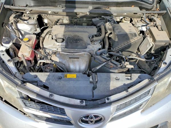 2015 TOYOTA RAV4 Limited (G Grade) — Engine bay