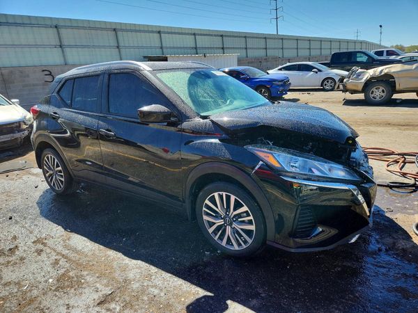 2024 NISSAN KICKS
