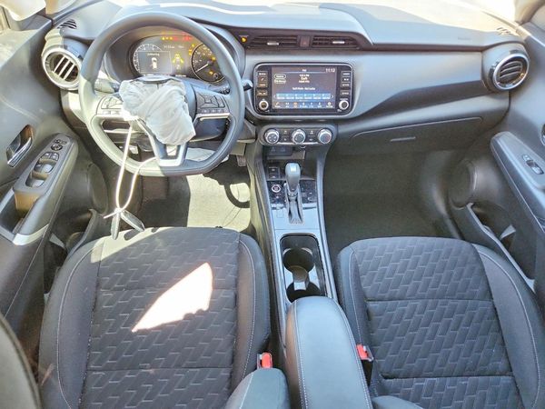 2024 NISSAN KICKS