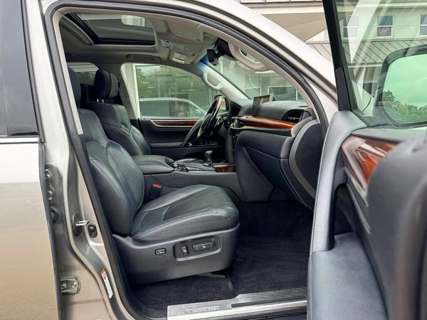 2016 LEXUS LX