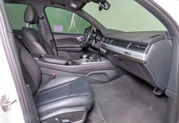 2018 AUDI Q7 quattro Premium Plus