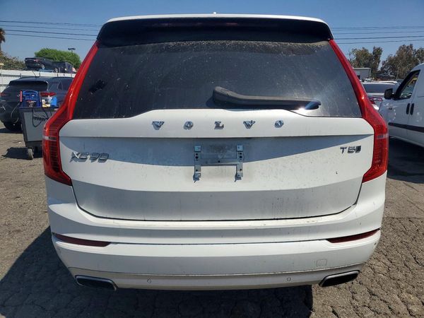 2020 VOLVO XC90 Momentum — DIRR