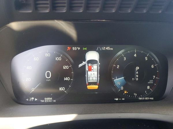2020 VOLVO XC90 Momentum — ODOM