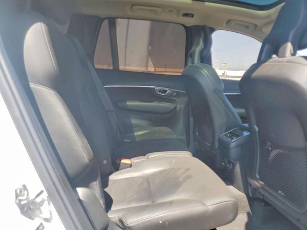 2020 VOLVO XC90 Momentum — PSRS