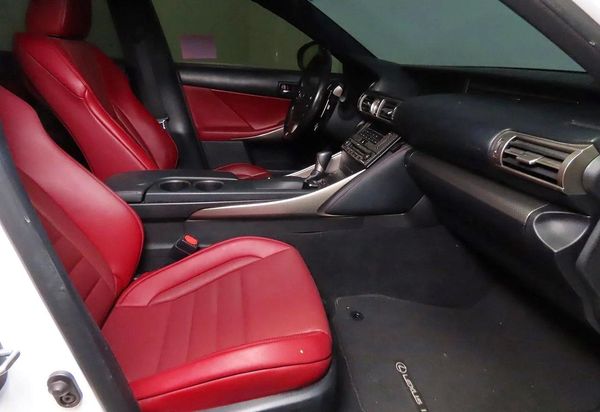 2016 LEXUS IS 200t