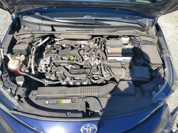 2021 TOYOTA COROLLA SE, CVT — Engine bay