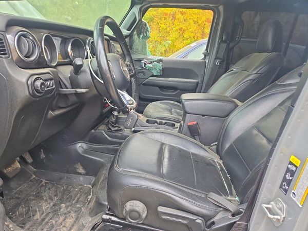 2021 JEEP WRANGLER UNLIMITED Unlimited Sahara — DENT