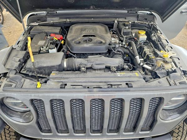 2021 JEEP WRANGLER UNLIMITED Unlimited Sahara — Engine bay