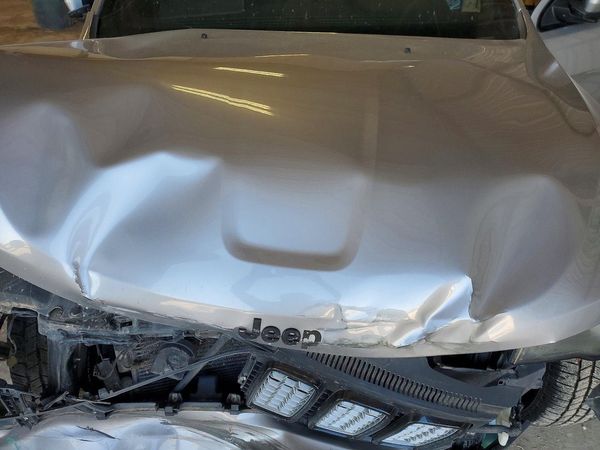 2020 JEEP GRAND CHEROKEE Laredo — Engine bay