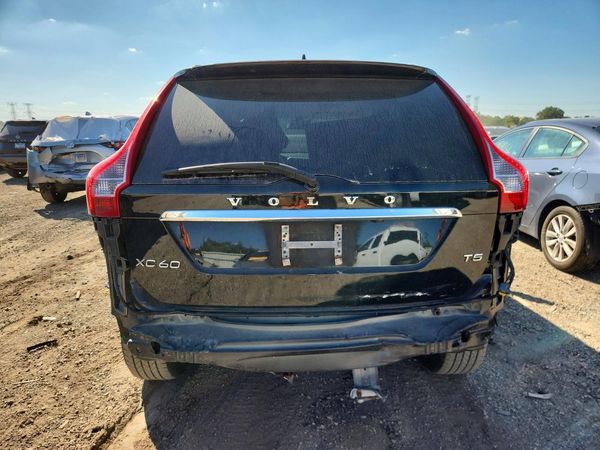 2015 VOLVO XC60 Platinum (non R design)