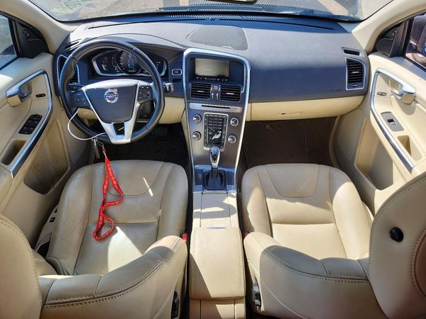 2015 VOLVO XC60 Platinum (non R design)
