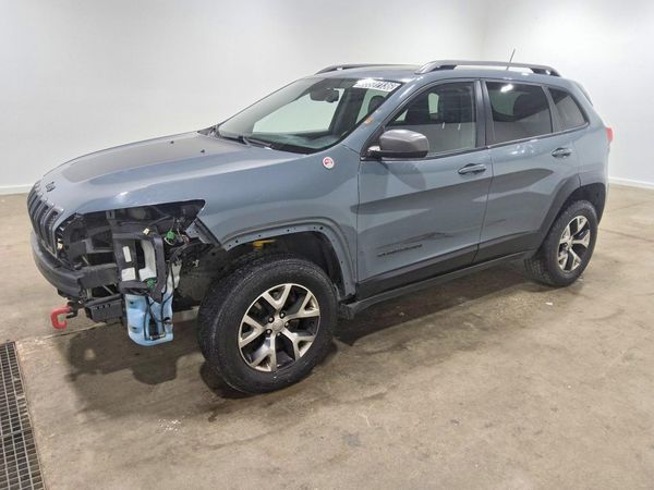 2015 JEEP CHEROKEE Trailhawk — Front 3/4