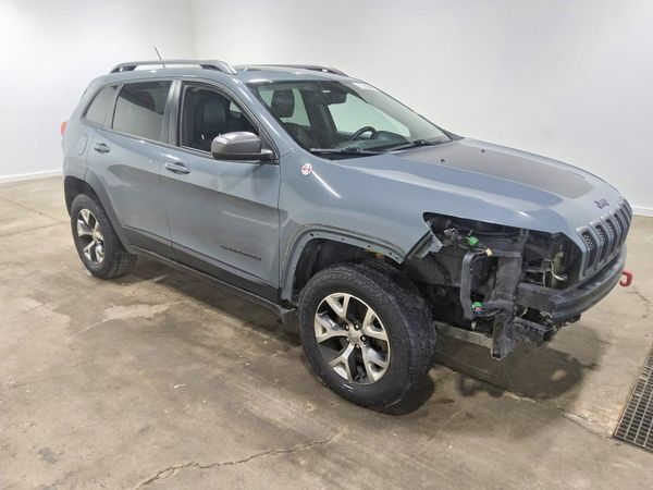 2015 JEEP CHEROKEE Trailhawk — Passenger 3/4