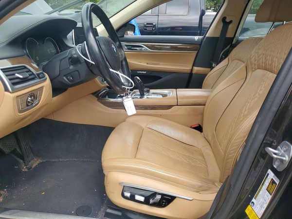 2016 BMW 740 — DENT