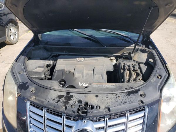 2013 CADILLAC SRX Luxury — Engine bay