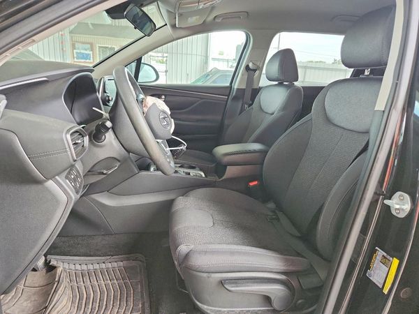 2019 HYUNDAI SANTA FE SE — DENT