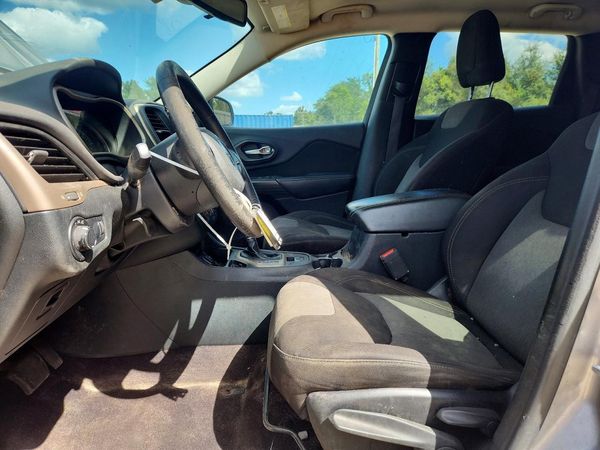 2016 JEEP CHEROKEE — DENT