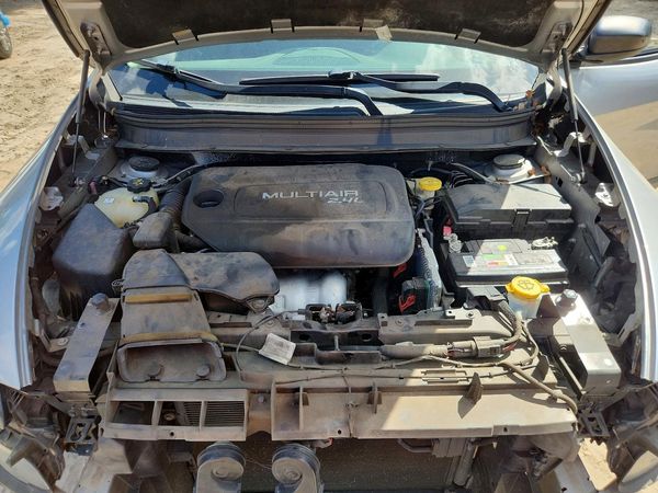 2016 JEEP CHEROKEE — Engine bay