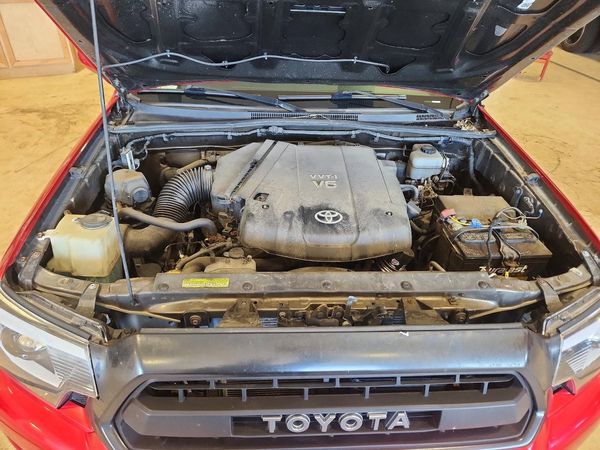 2013 TOYOTA TACOMA V6 Delux — Engine bay