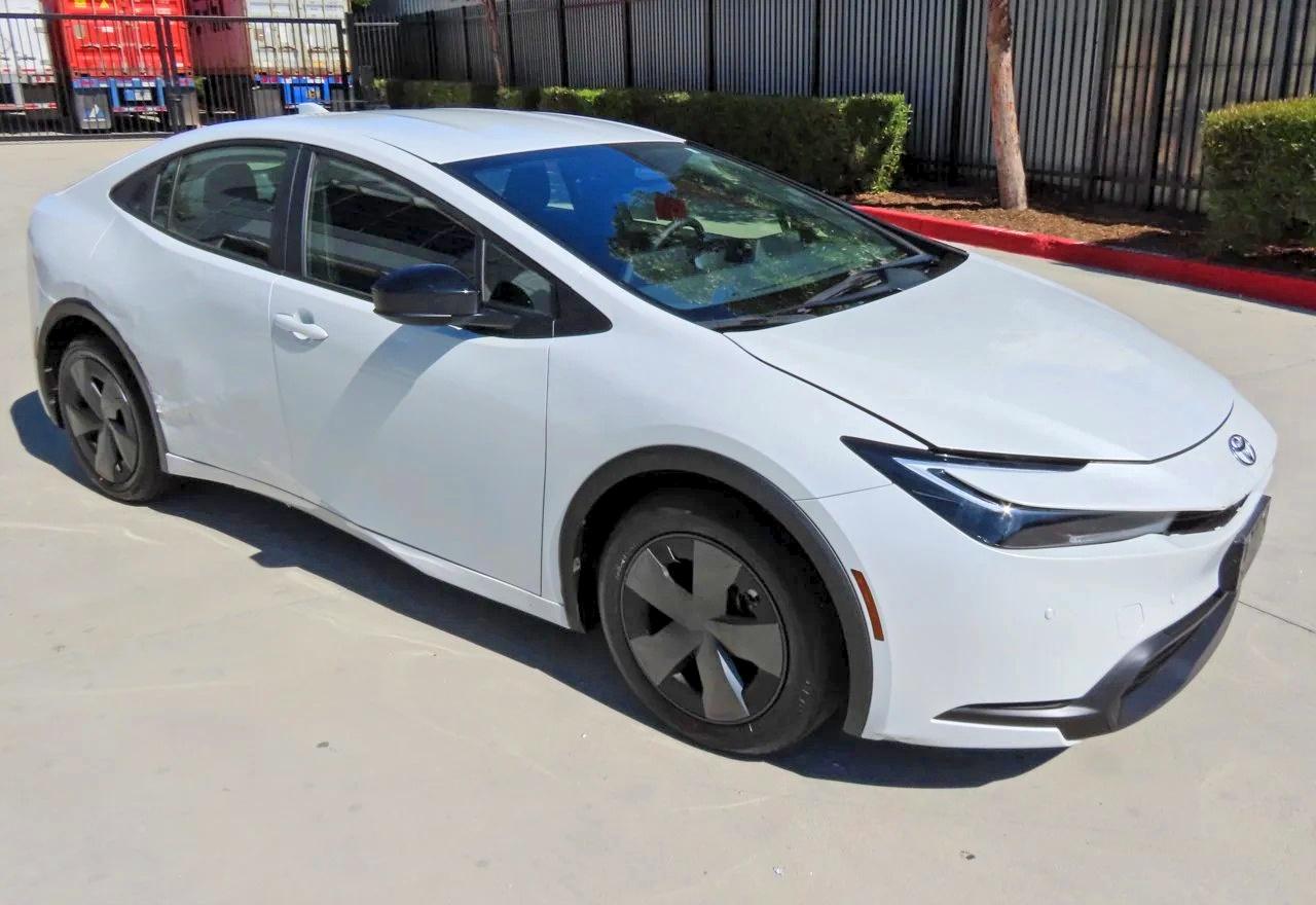 2025 TOYOTA PRIUS
