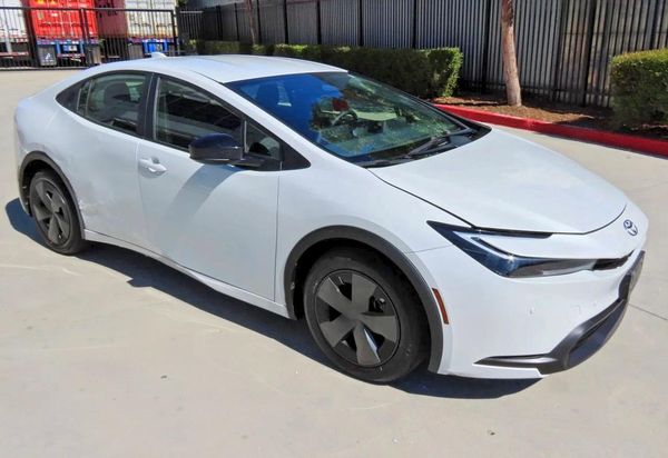 2025 TOYOTA PRIUS