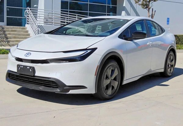 2025 TOYOTA PRIUS