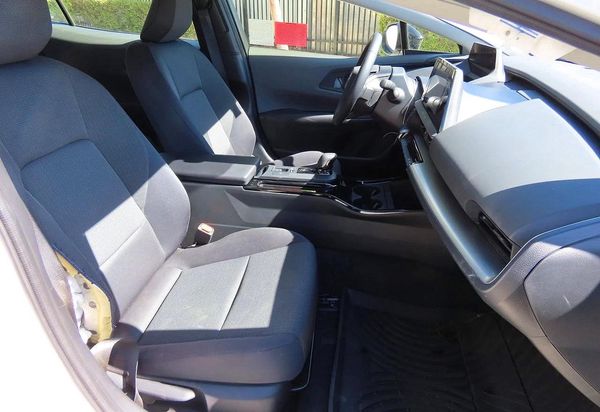 2025 TOYOTA PRIUS