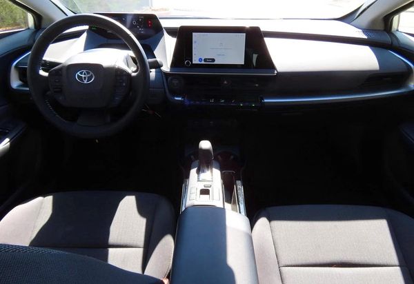 2025 TOYOTA PRIUS