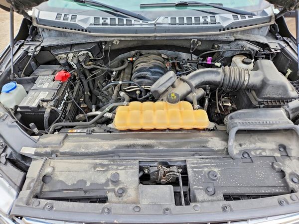 2018 FORD F150 — Engine bay