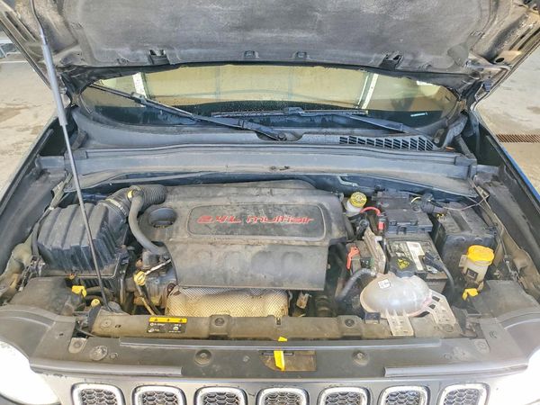 2017 JEEP RENEGADE — Engine bay