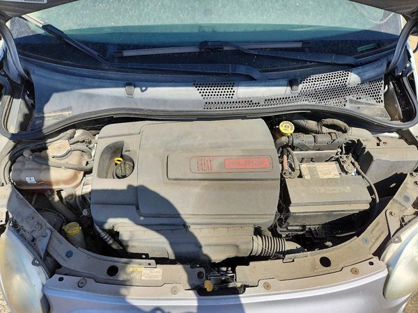 2015 FIAT 500 Pop — Engine bay