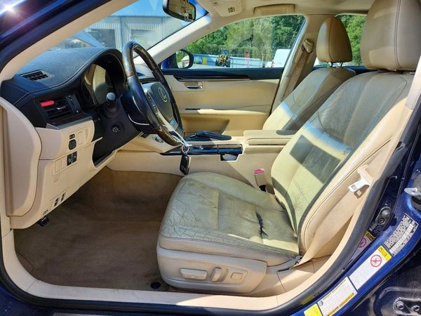 2014 LEXUS ES — DENT