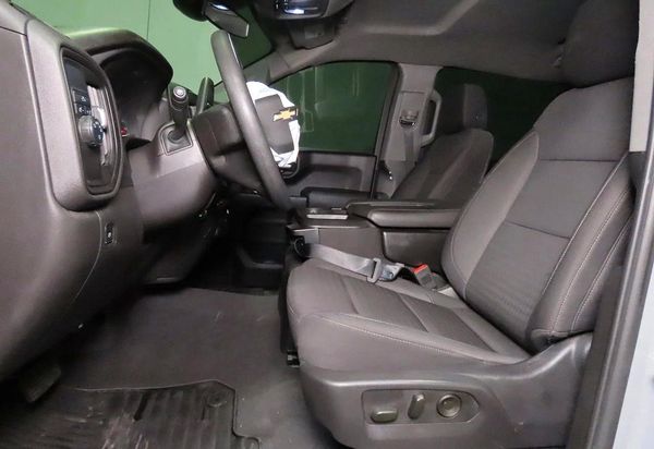 2024 CHEVROLET SILVERADO Custom