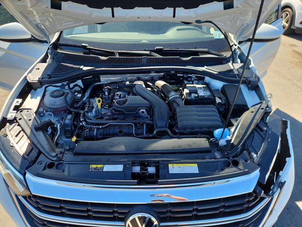 2022 VOLKSWAGEN JETTA — Engine bay