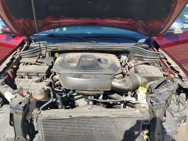 2019 JEEP GRAND CHEROKEE Limited — Engine bay