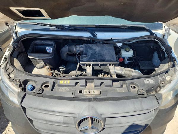 2020 MERCEDES-BENZ SPRINTER 907 (VS30) — Engine bay