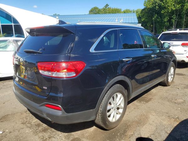 2017 KIA SORENTO L, LX