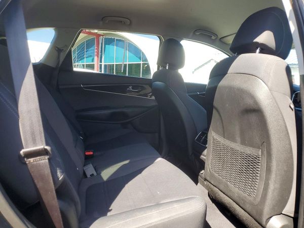 2017 KIA SORENTO L, LX
