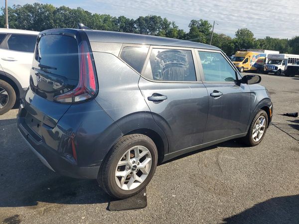 2023 KIA SOUL LX, S