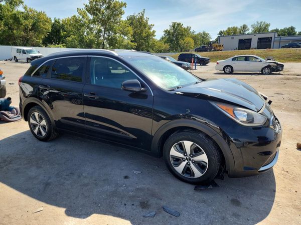 2018 KIA NIRO FE (HEV), LX (HEV) — Passenger 3/4