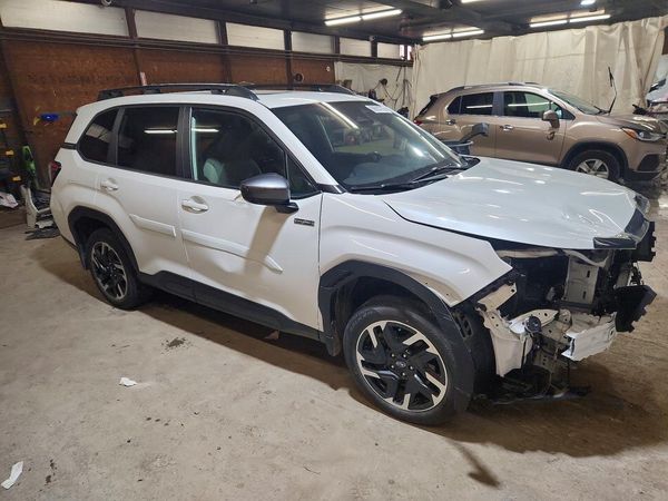 2025 SUBARU FORESTER — Passenger 3/4